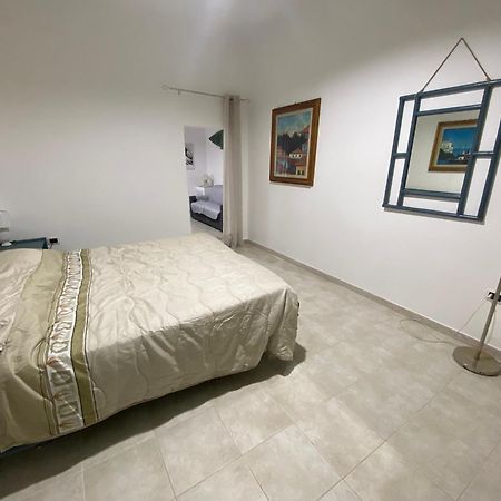 La Torretta Del Surfista Villa Taranto Exterior photo