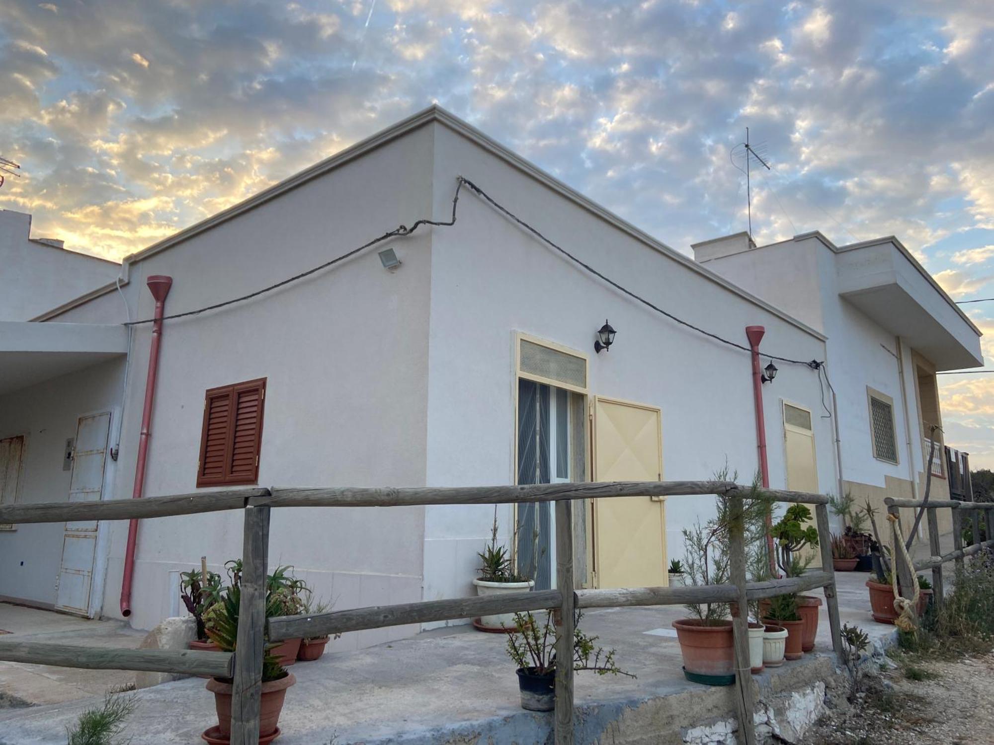 La Torretta Del Surfista Villa Taranto Exterior photo